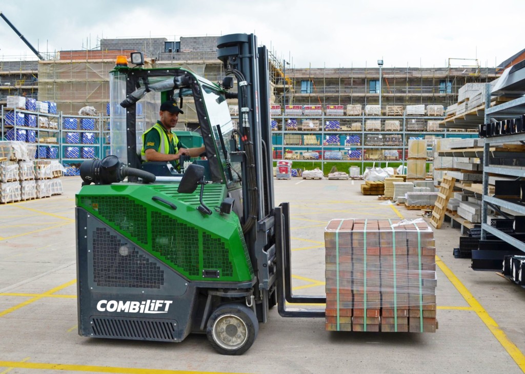 COMBILIFT CBE - Le petit et flexible polyvalent